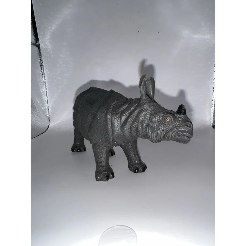 Vintage 2005's Rhinoceros Realistic Rhino Gray Hard Plastic 6.5